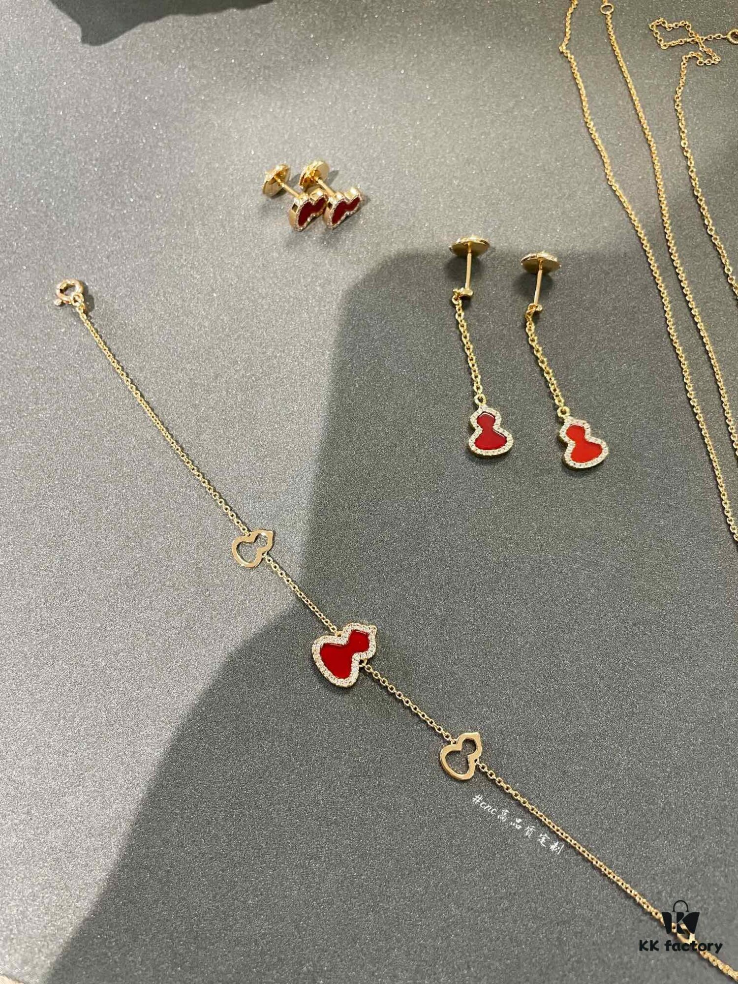 Casual Snap of a Red Qeelin Gourd Pendant ❤