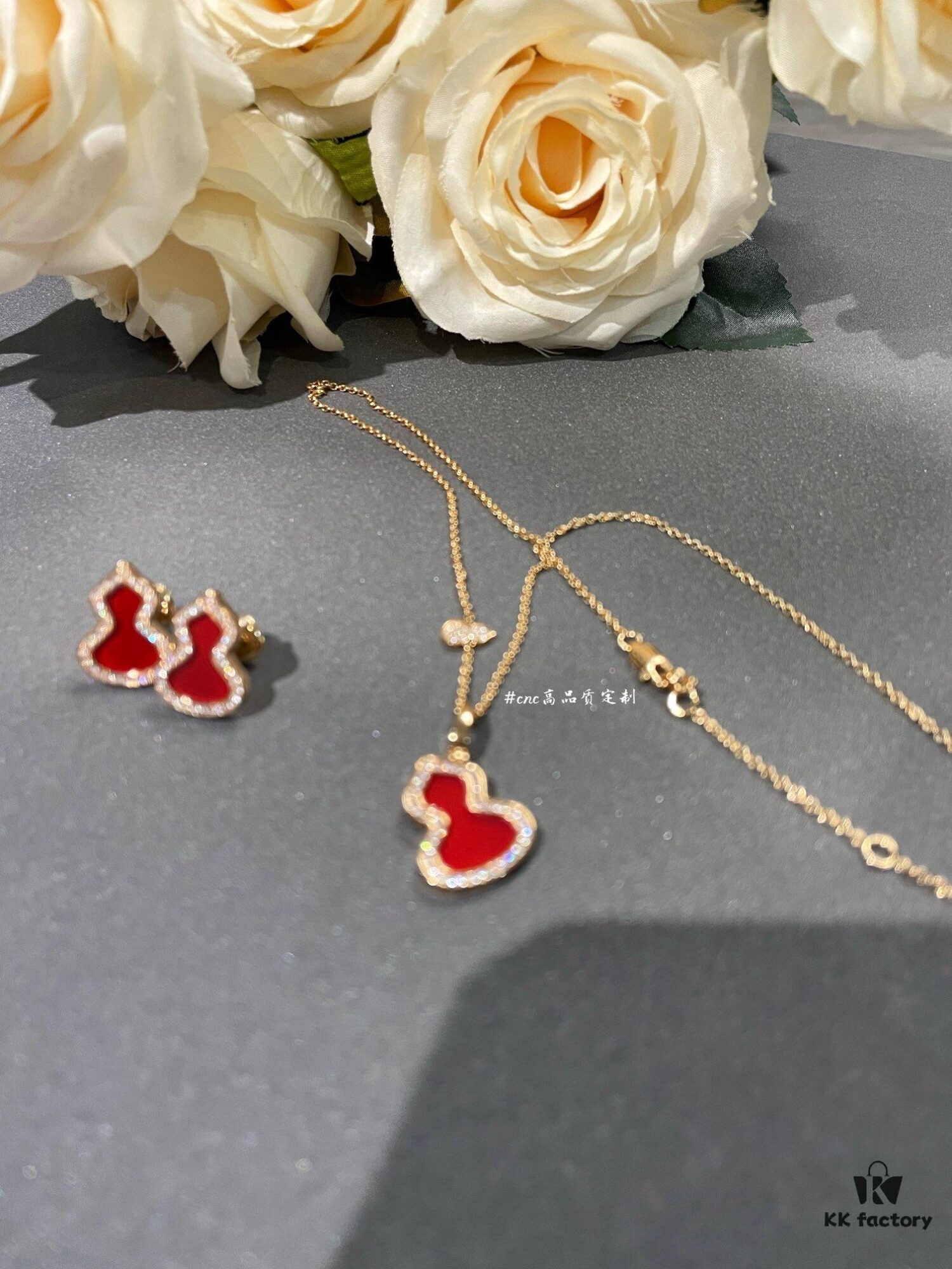 Qeelin Wulu Medium Gourd Pendant and Earrings in Red Carnelian