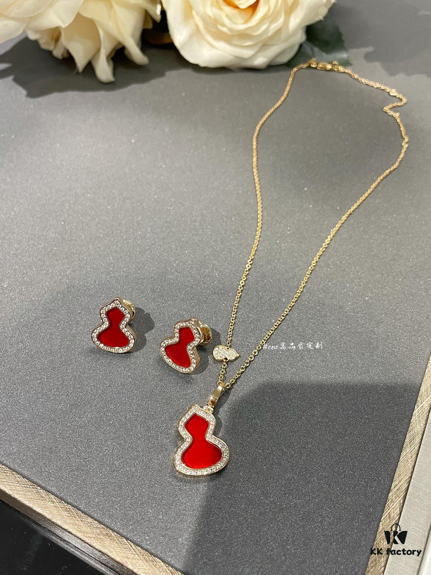 Qeelin Wulu Medium Gourd Pendant and Earrings in Red Carnelian