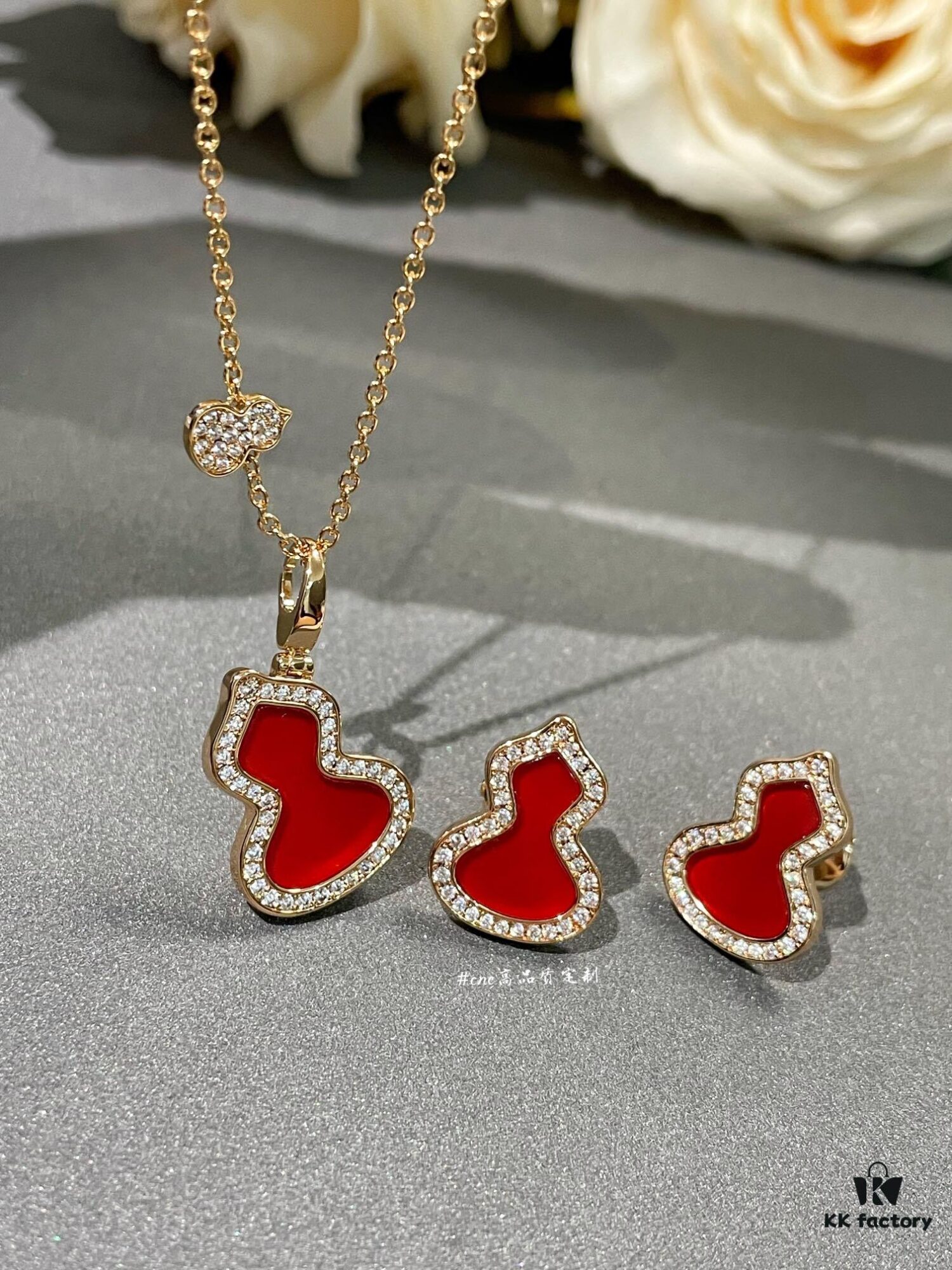 Qeelin Wulu Medium Gourd Pendant and Earrings in Red Carnelian