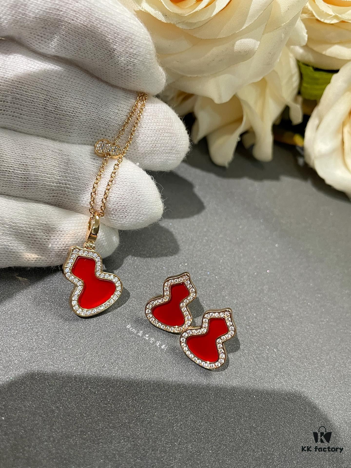 Qeelin Wulu Medium Gourd Pendant and Earrings in Red Carnelian