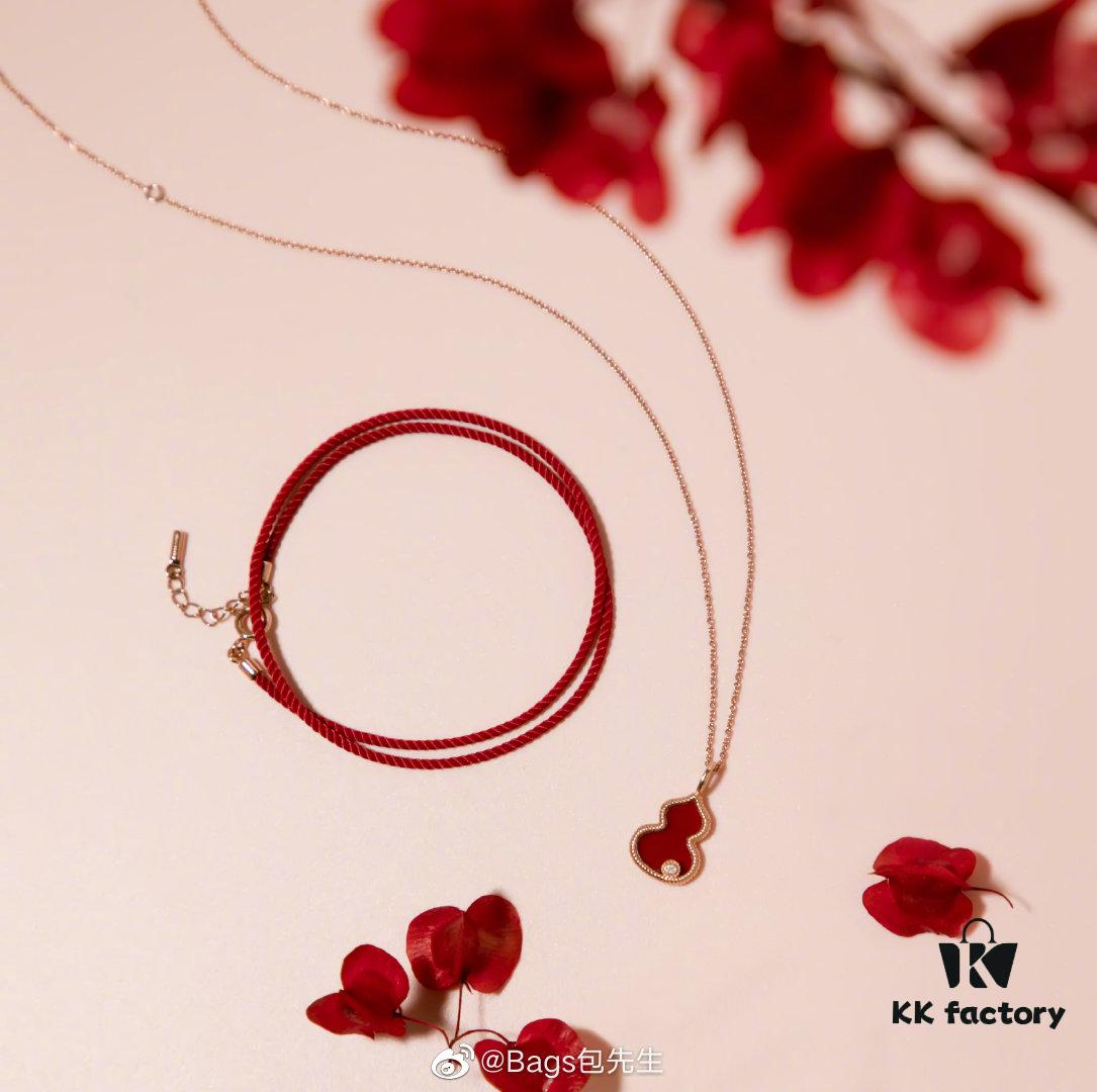 Mr. Bao x Qeelin Exclusive Co-Branded Gourd Necklace with Bracelet