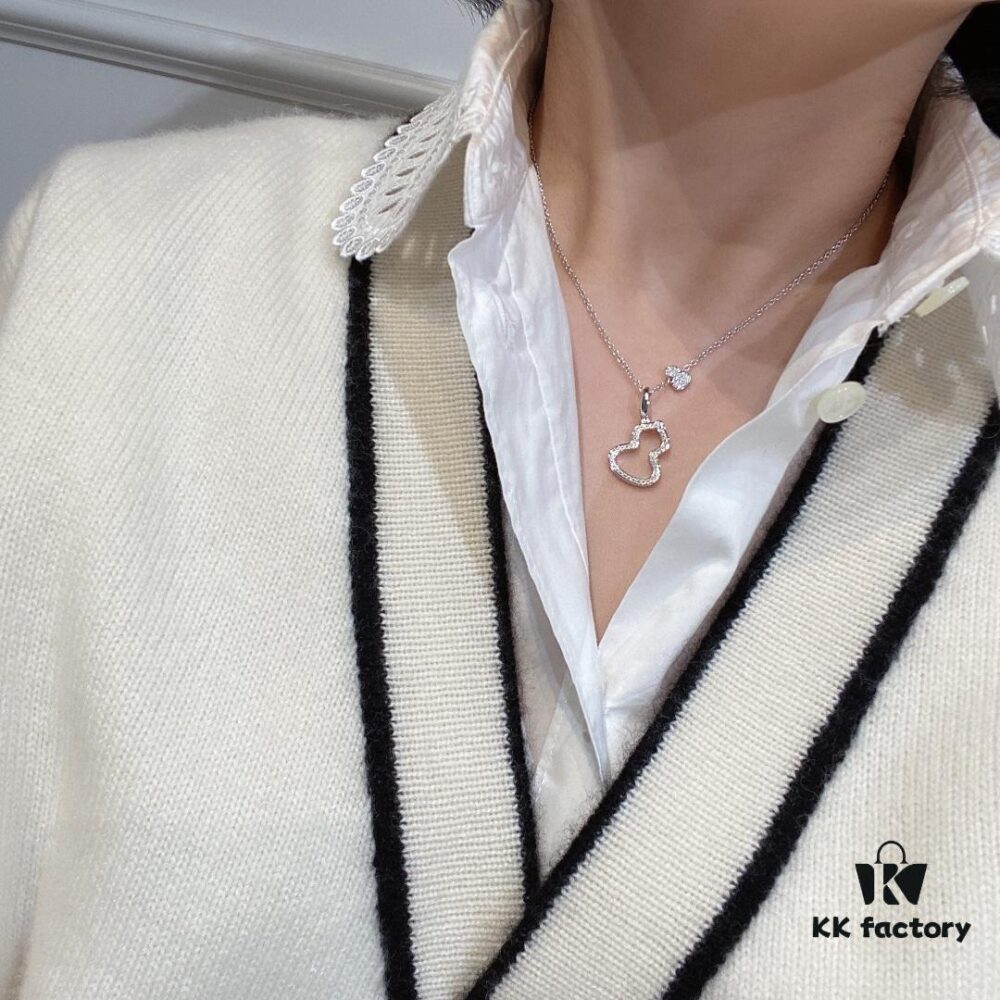 Openwork Gourd Necklace, Real Wearing Photo, Chain Shown at 40cm Length with Additional 4cm Adjustable Extension, Truly Sparkling! Symbol of Blessings, Prosperity, Health, and Good Fortune – Perfect for Gifting or Personal Wear