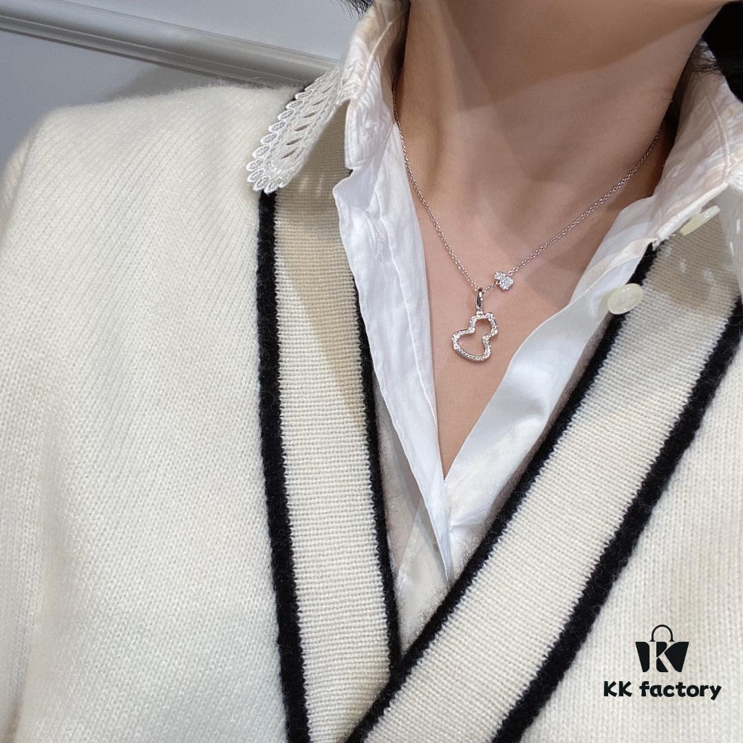 Openwork Gourd Necklace, Real Wearing Photo, Chain Shown at 40cm Length with Additional 4cm Adjustable Extension, Truly Sparkling! Symbol of Blessings, Prosperity, Health, and Good Fortune – Perfect for Gifting or Personal Wear