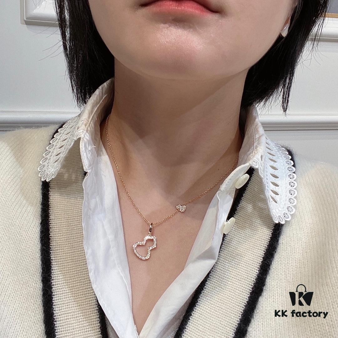 Openwork Gourd Necklace, Real Wearing Photo, Chain Shown at 40cm Length with Additional 4cm Adjustable Extension, Truly Sparkling! Symbol of Blessings, Prosperity, Health, and Good Fortune – Perfect for Gifting or Personal Wear