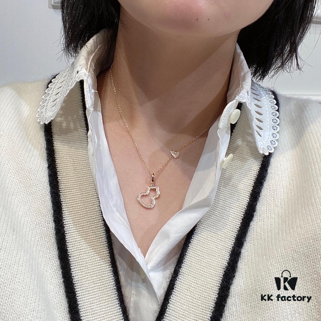 Openwork Gourd Necklace, Real Wearing Photo, Chain Shown at 40cm Length with Additional 4cm Adjustable Extension, Truly Sparkling! Symbol of Blessings, Prosperity, Health, and Good Fortune – Perfect for Gifting or Personal Wear