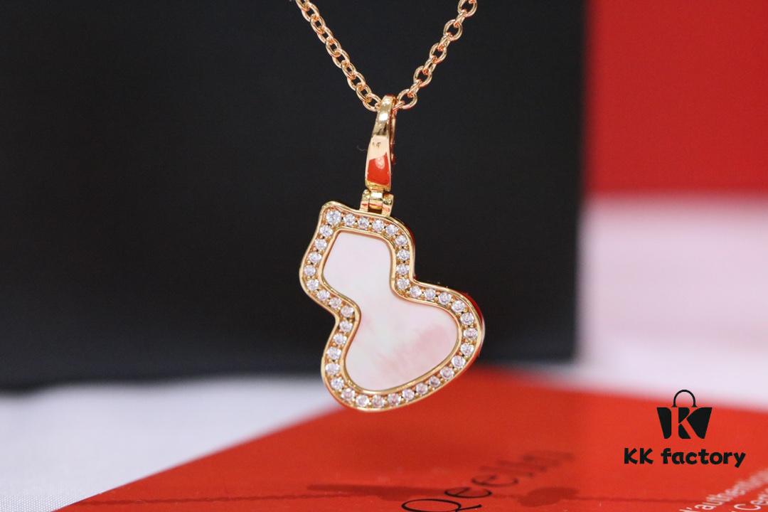 Large Gourd White Mother-of-Pearl Necklace