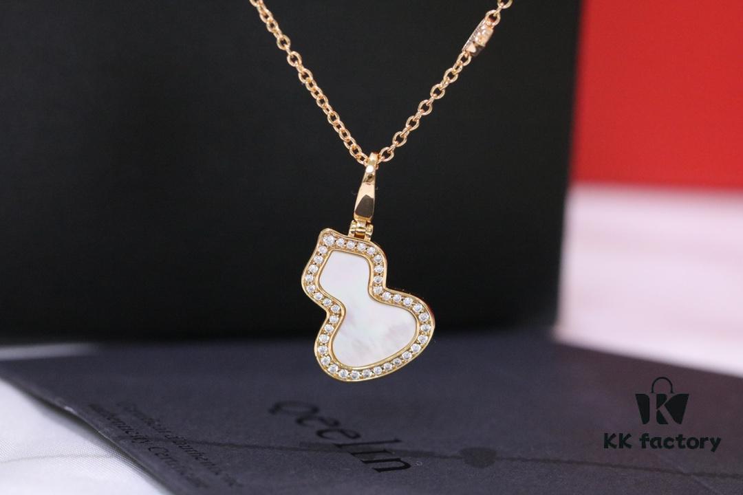 Large Gourd White Mother-of-Pearl Necklace