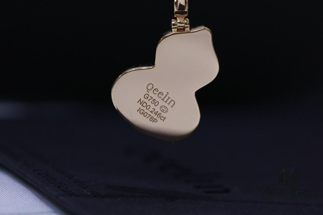 Large Gourd White Mother-of-Pearl Necklace