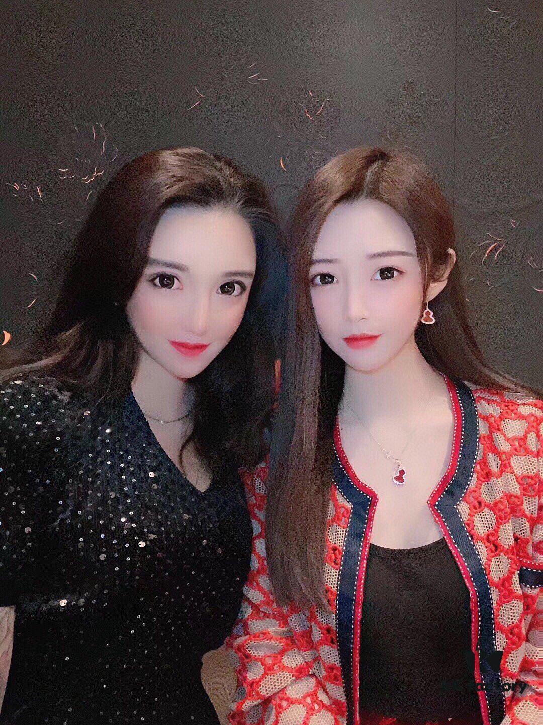 Hulu Necklace Wearing Look