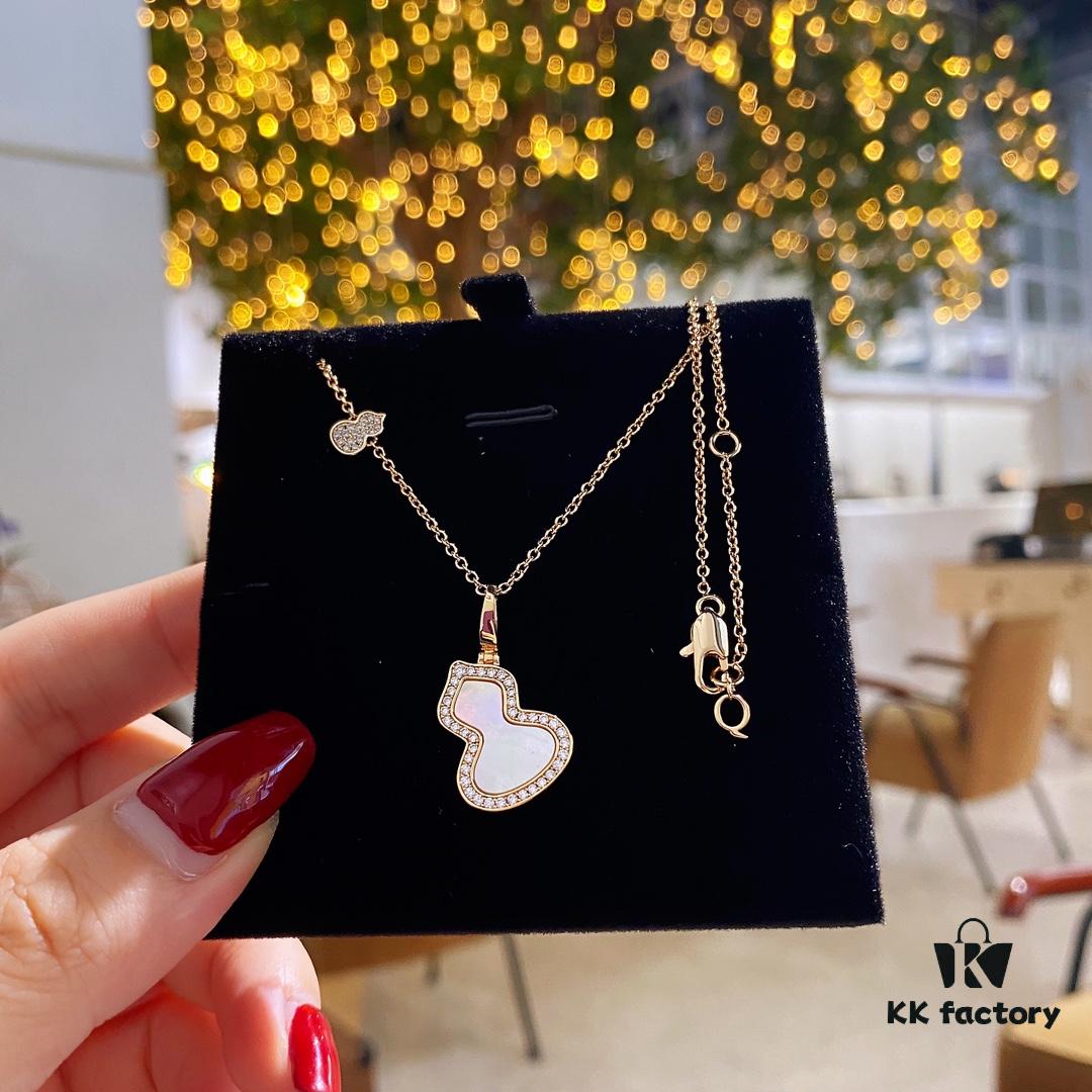 【V Gold Collection】Qeelin Kylin Hululu Necklace, blending Chinese elements with modern design, featuring natural agate in the iconic Wulu shape, vibrant as red leaves and blooming flowers