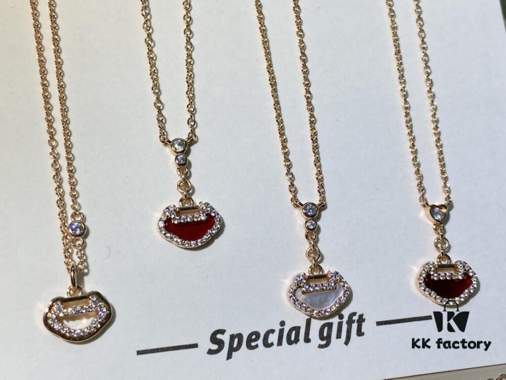 Qeelin Yu Yi Collection Ruyi Lock Double Diamond Necklace