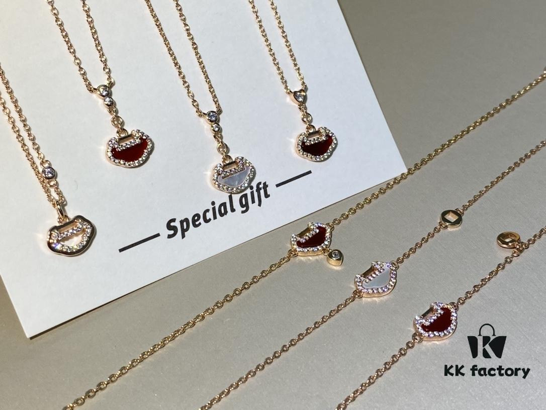 Qeelin Yu Yi Collection Ruyi Lock Double Diamond Necklace