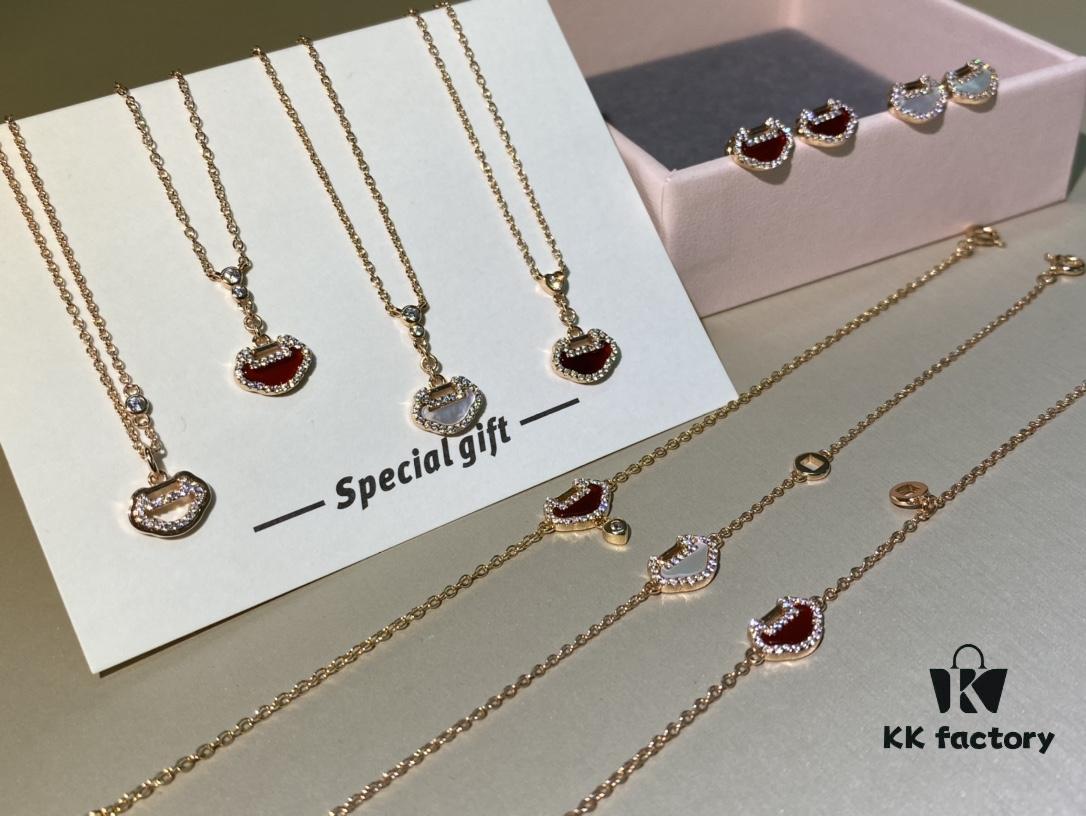 Qeelin Yu Yi Collection Ruyi Lock Double Diamond Necklace