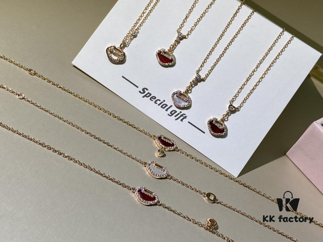 Qeelin Yu Yi Collection Ruyi Lock Double Diamond Necklace