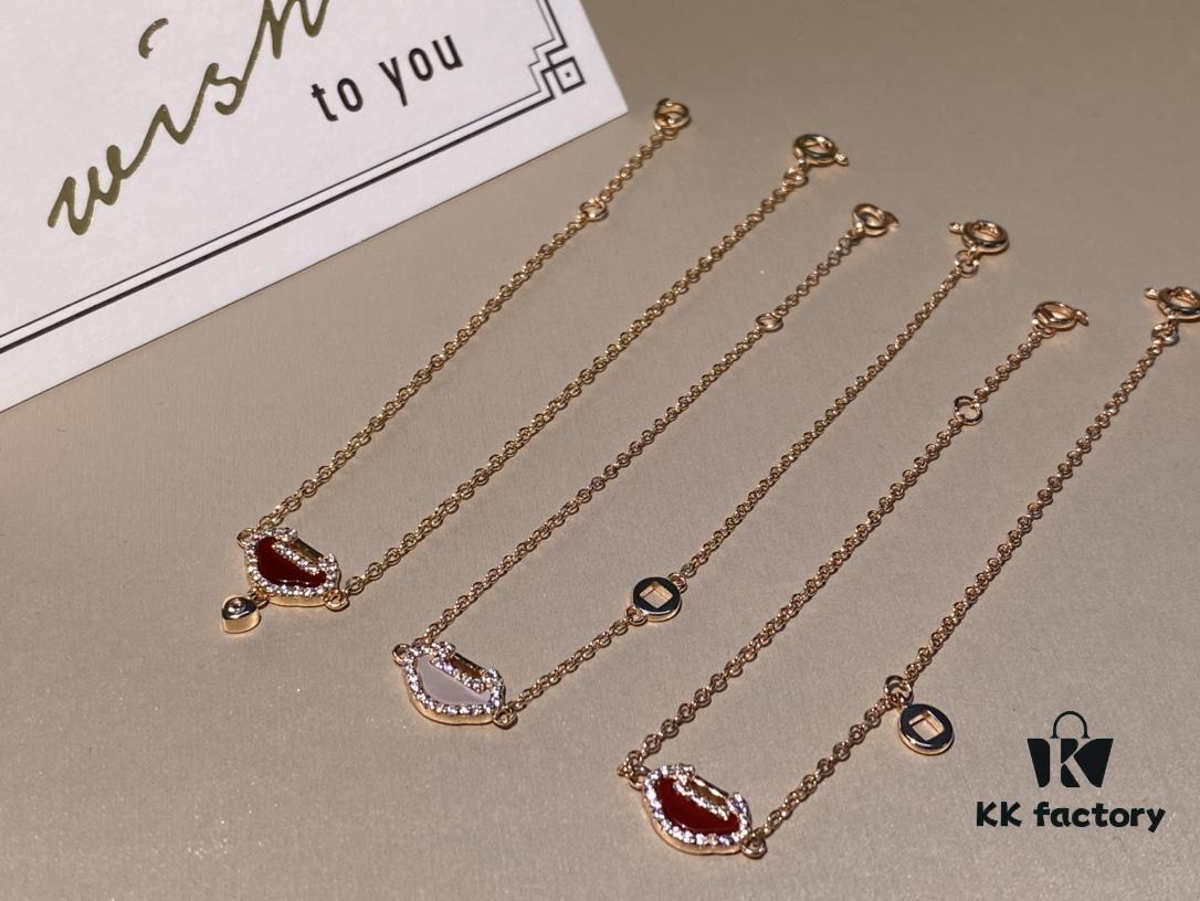 Qeelin Yu Yi Collection Ruyi Lock Double Diamond Necklace