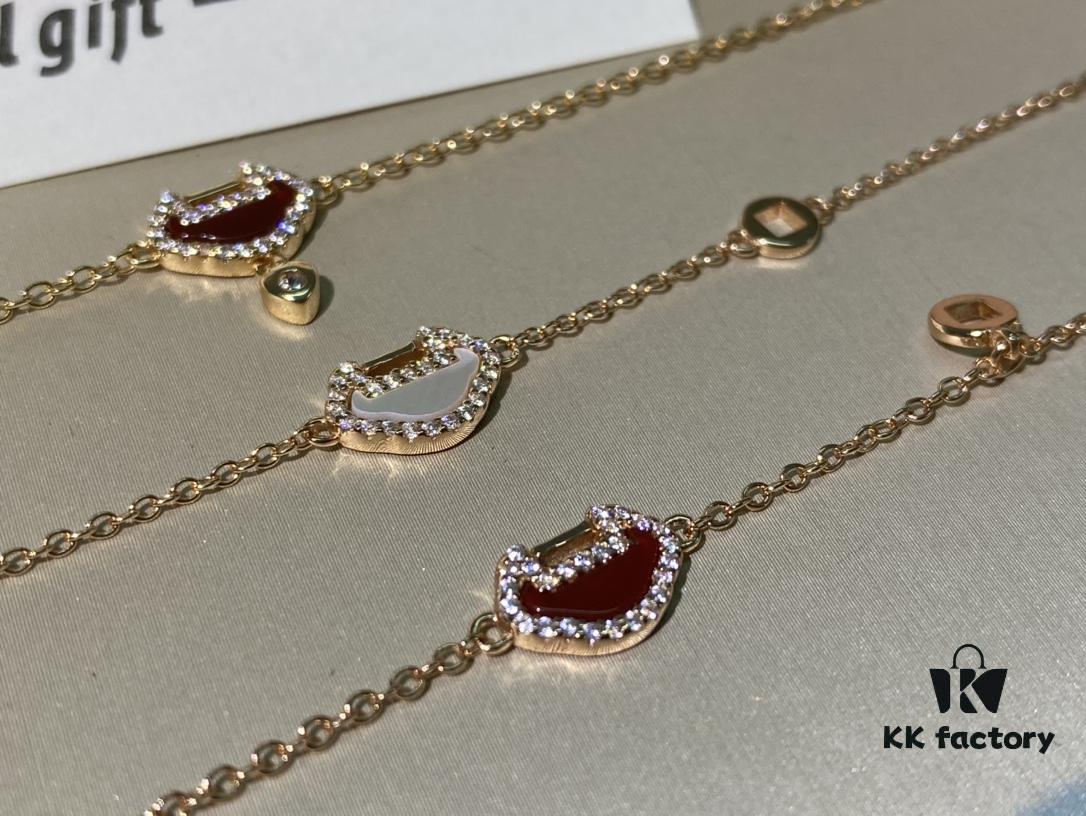 Qeelin Yu Yi Collection Ruyi Lock Double Diamond Necklace