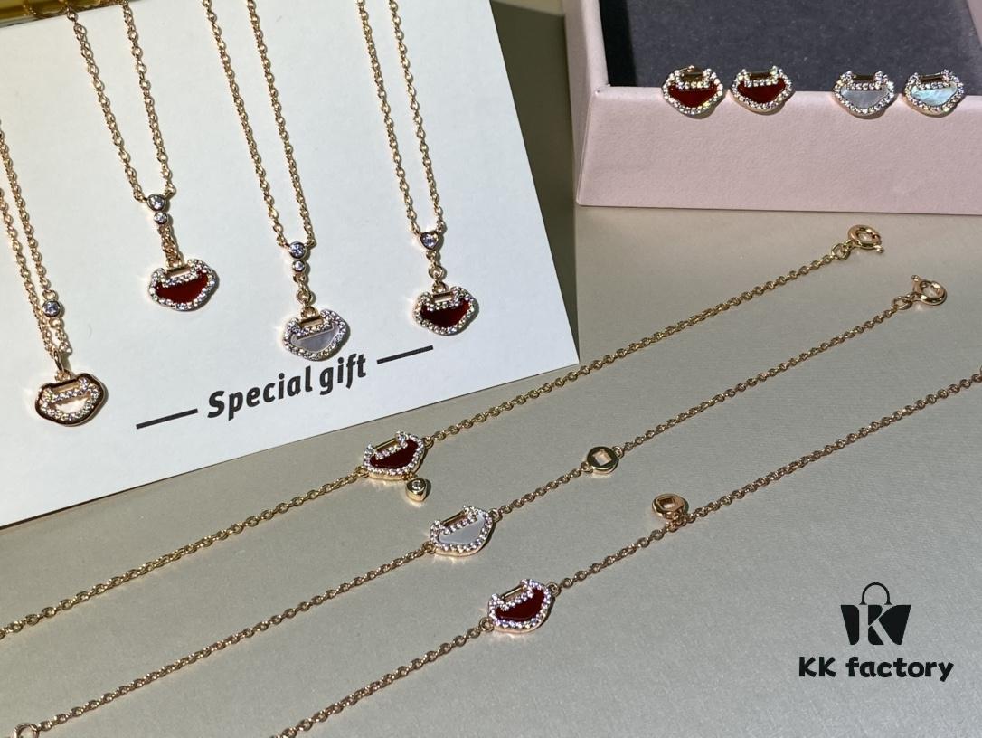 Qeelin Yu Yi Collection Ruyi Lock Double Diamond Necklace