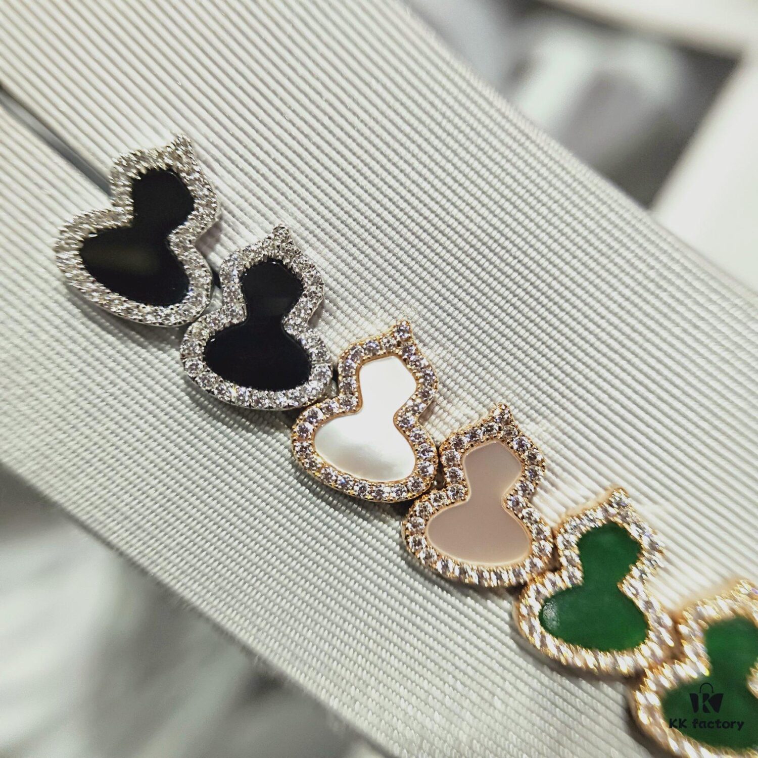 Qeelin Wulu - The Most Classic Gourd Design