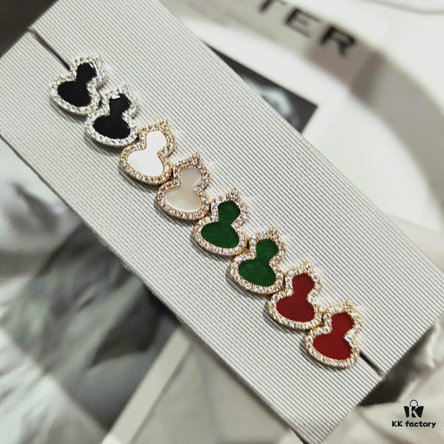 Qeelin Wulu - The Most Classic Gourd Design