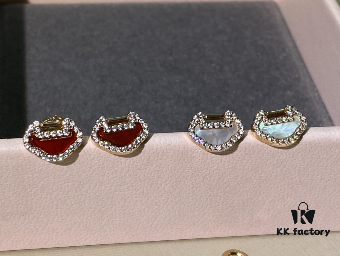 Qeelin Yu Yi Collection Ruyi Lock Double Diamond Necklace