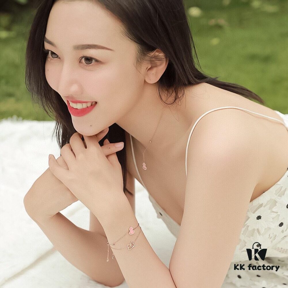 Wearing Reference, Beautiful Limited Custom Gourd Pendant