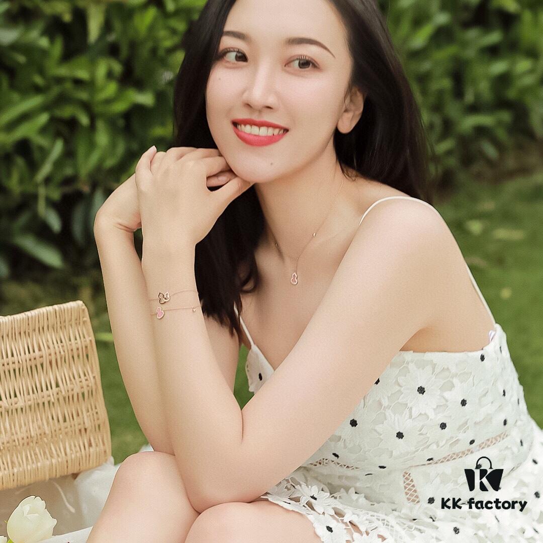 Wearing Reference, Beautiful Limited Custom Gourd Pendant