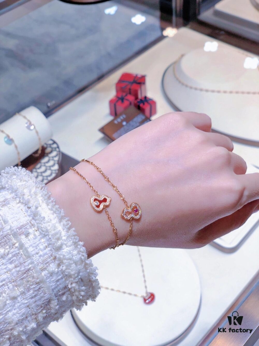 Bracelet Wearing Effect Display