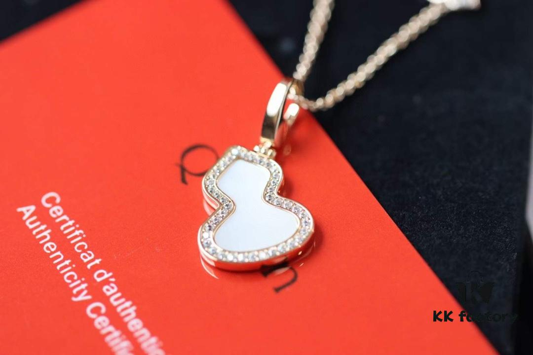 Qeelin Wulu Series Rose Gold and White Shell Gourd Necklace