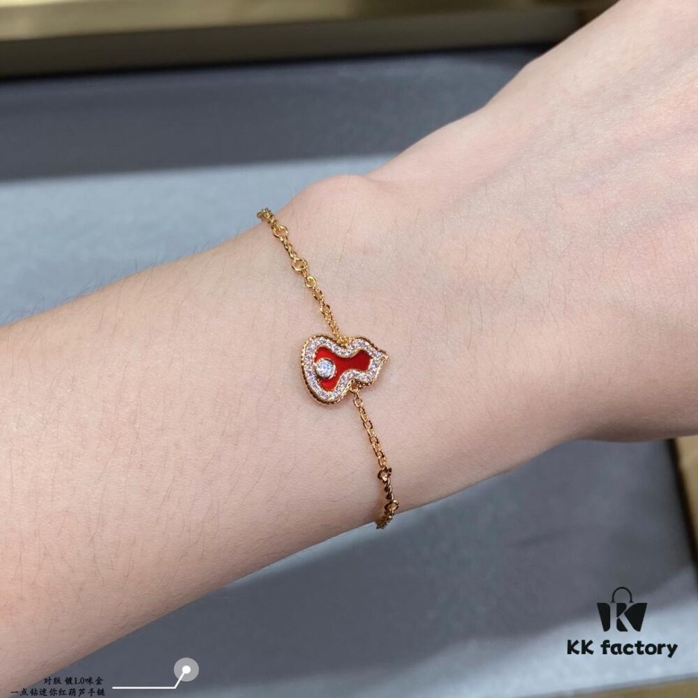 Kirin Mini Diamond Red Gourd Bracelet, Stylish and Versatile with Thick Gold Plating, Real Gold Feel, Featuring Eight Hearts and Eight Arrows High-Carbon Diamonds