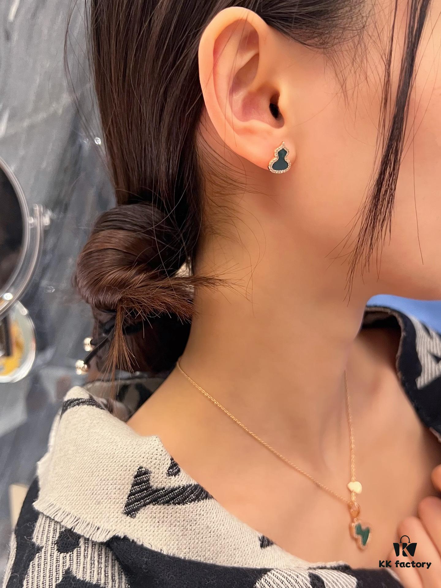 Elegant and Noble Green Chalcedony, Also Loved by Older Generations!