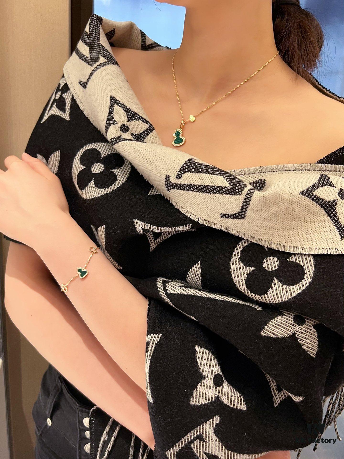 Elegant and Noble Green Chalcedony, Also Loved by Older Generations!