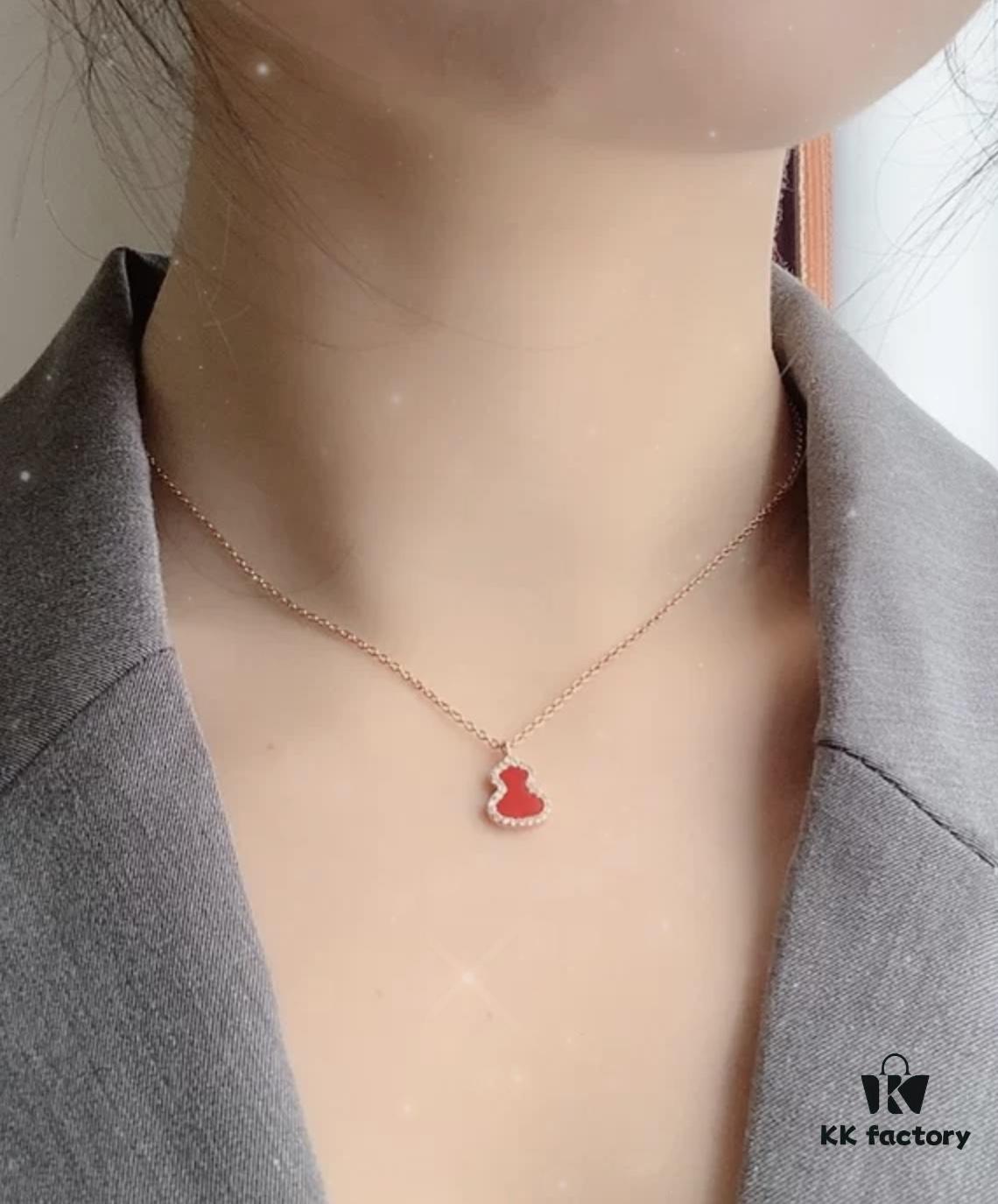 Classic Style Never Goes Out of Fashion, This Small Gourd Necklace Is Versatile and Matches Any Outfit