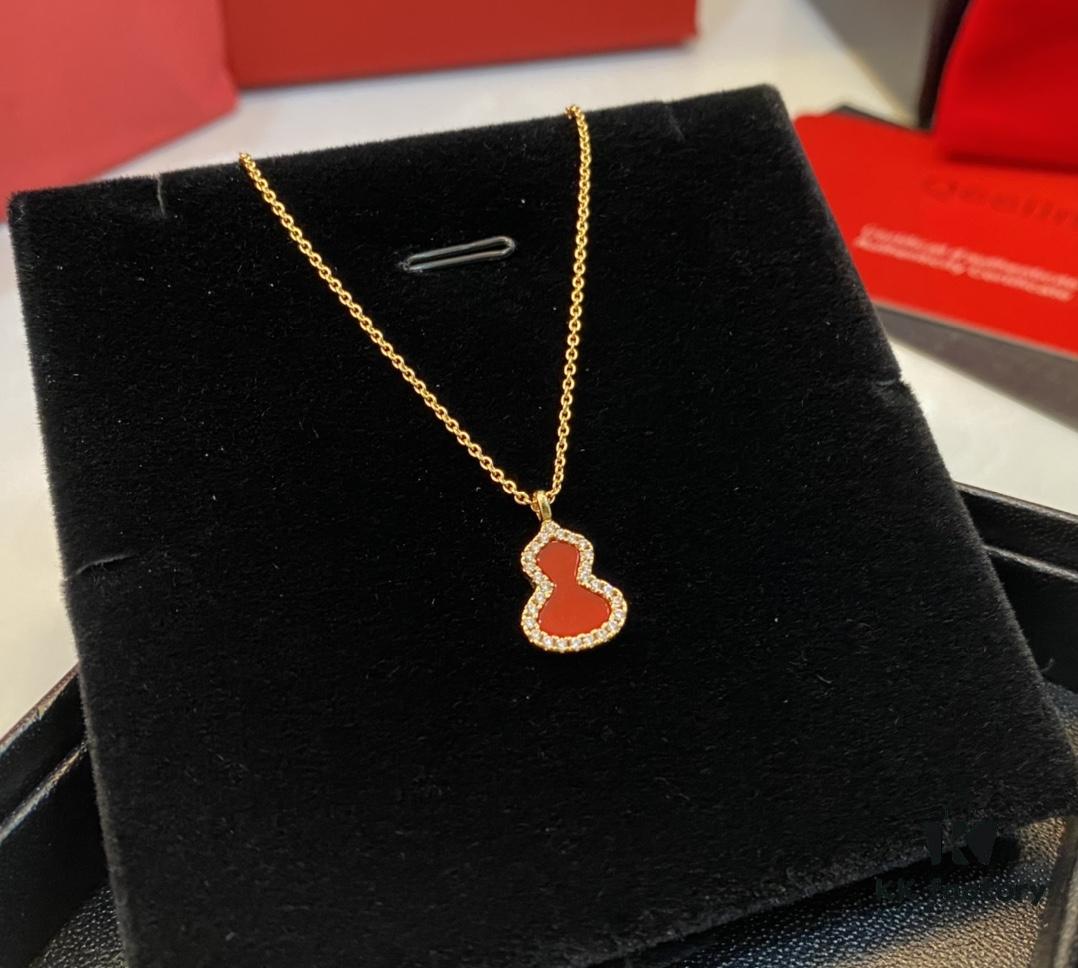 Red Gourd Real Shot: Red Agate Necklace with Vivid Color and Crystal Clarity