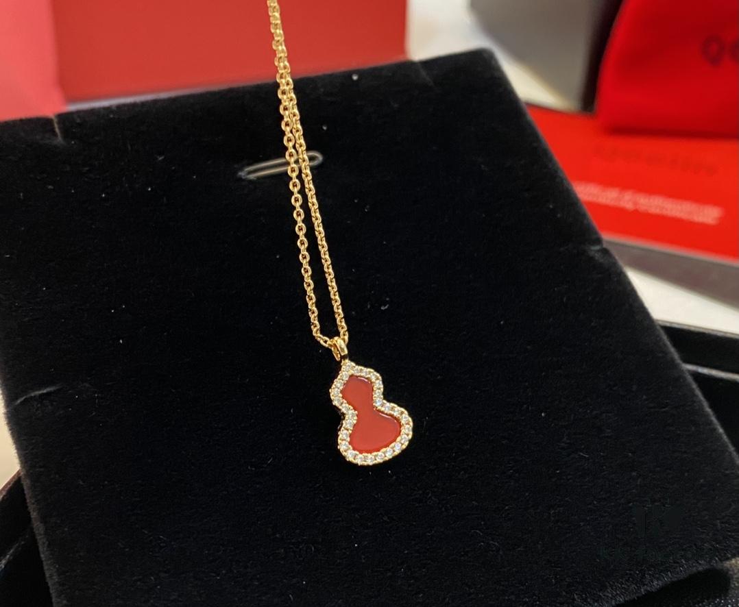 Red Gourd Real Shot: Red Agate Necklace with Vivid Color and Crystal Clarity