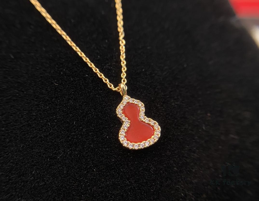 Red Gourd Real Shot: Red Agate Necklace with Vivid Color and Crystal Clarity