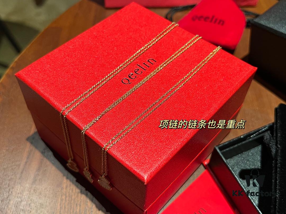 The entire chain is highly textured with a substantial weight; the chain itself is the highlight—made of the strongest rope chain, each piece is truly stunning and breathtaking! A must-buy, worth purchasing multiple pieces!