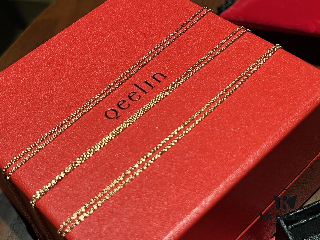 The entire chain is highly textured with a substantial weight; the chain itself is the highlight—made of the strongest rope chain, each piece is truly stunning and breathtaking! A must-buy, worth purchasing multiple pieces!