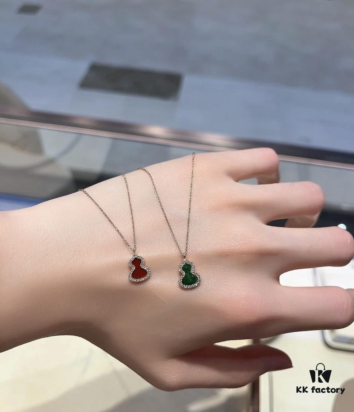 Qeeli's First Design WuLu Series, 'WuLu' Resonates with 'Fu Lu', Symbolizing Infinite Positive Energy and Attracting Wealth and Good Fortune; the '8'-Shaped Design Shares the Same Pronunciation as 'Fa', Representing Prosperity and Continuous Flow of Wealth