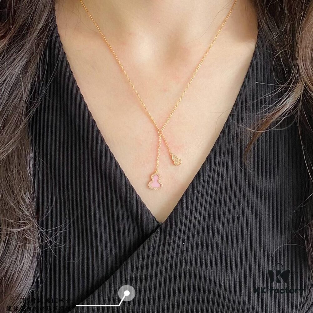 V Gold Material Qeelin Wulu Mini Pink Sapphire Double Gourd Necklace