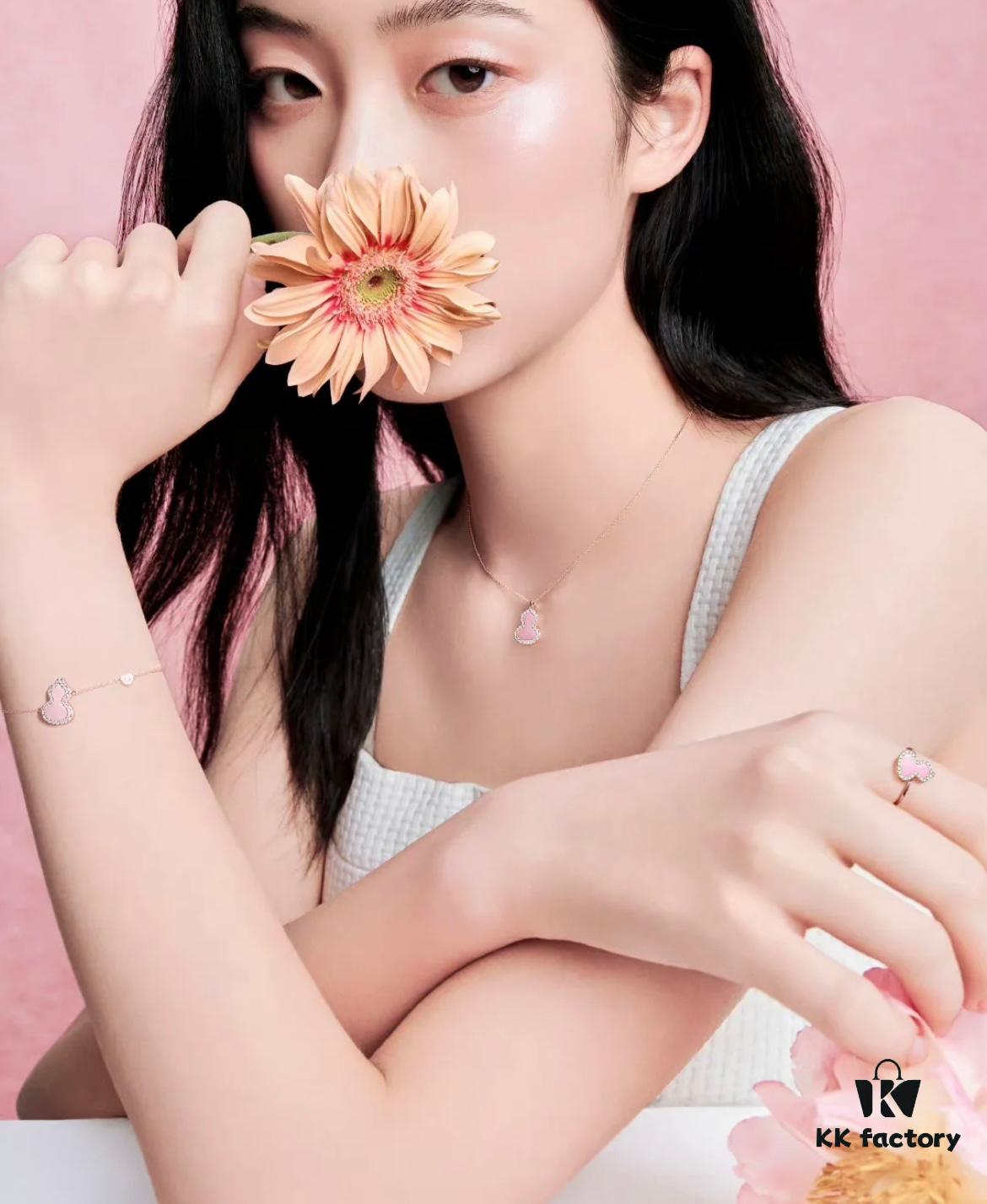 V-Gold Plated 1.0 Micron Gold Mini Pink Gourd Necklace, High Aesthetic with Excellent Fit and Versatility, Thick Gold Plating for a Premium Real Gold Look, Featuring Eight-Heart Eight-Arrow High-Carbon Diamond, Small and Exquisite – Wear It and Tell Others It's Genuine Gold