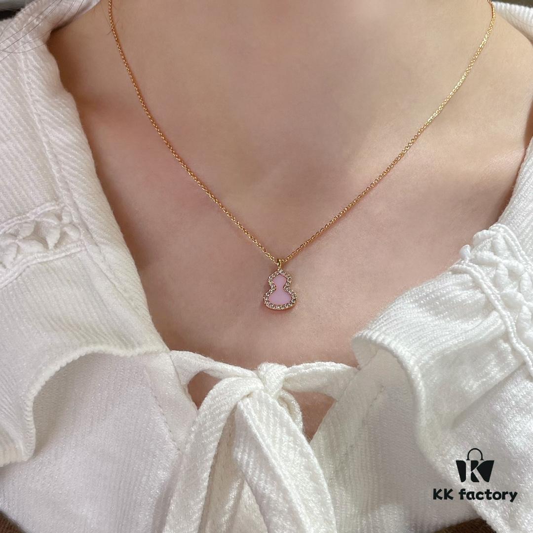 V-Gold Plated 1.0 Micron Gold Mini Pink Gourd Necklace, High Aesthetic with Excellent Fit and Versatility, Thick Gold Plating for a Premium Real Gold Look, Featuring Eight-Heart Eight-Arrow High-Carbon Diamond, Small and Exquisite – Wear It and Tell Others It's Genuine Gold
