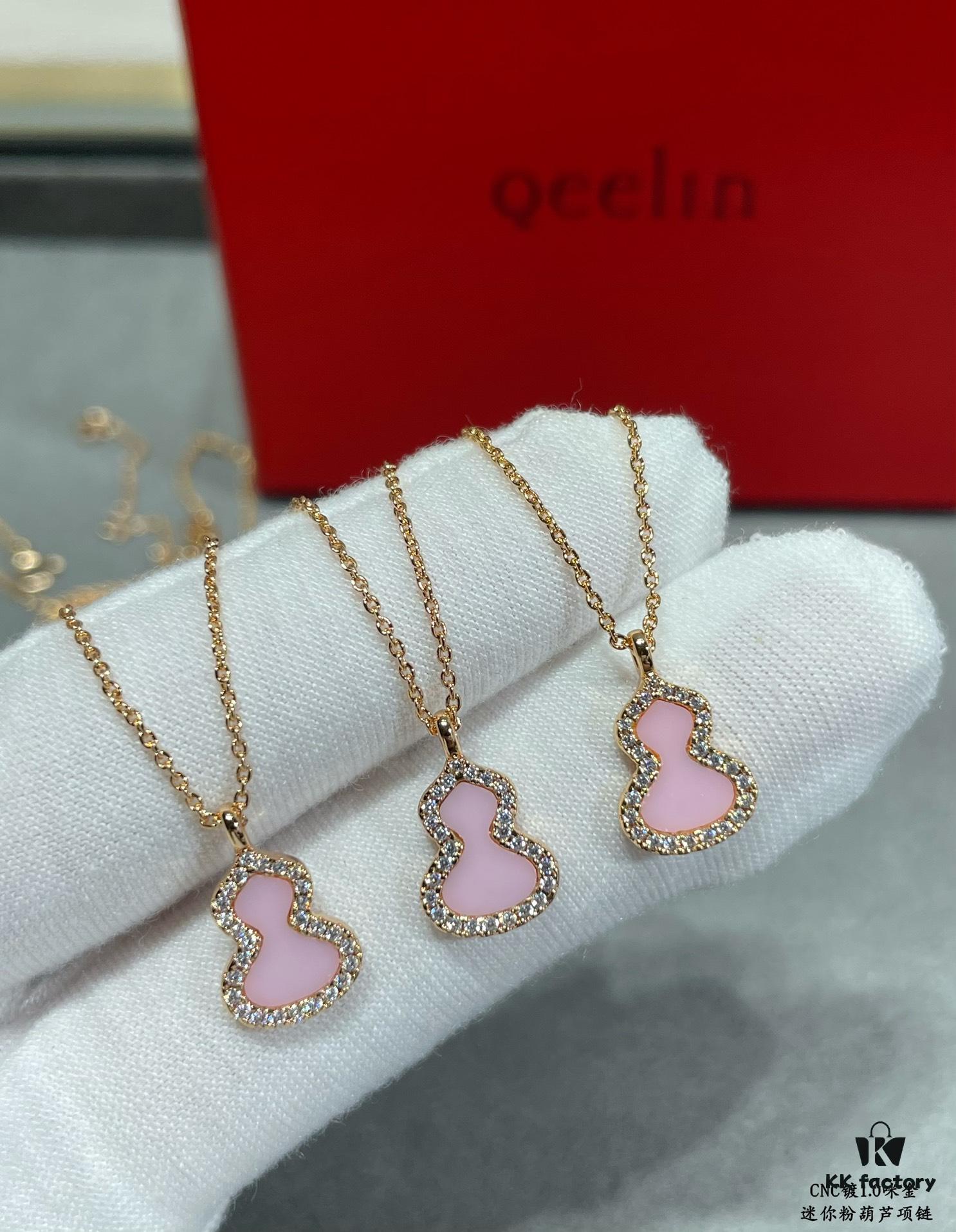 V-Gold Plated 1.0 Micron Gold Mini Pink Gourd Necklace, High Aesthetic with Excellent Fit and Versatility, Thick Gold Plating for a Premium Real Gold Look, Featuring Eight-Heart Eight-Arrow High-Carbon Diamond, Small and Exquisite – Wear It and Tell Others It's Genuine Gold