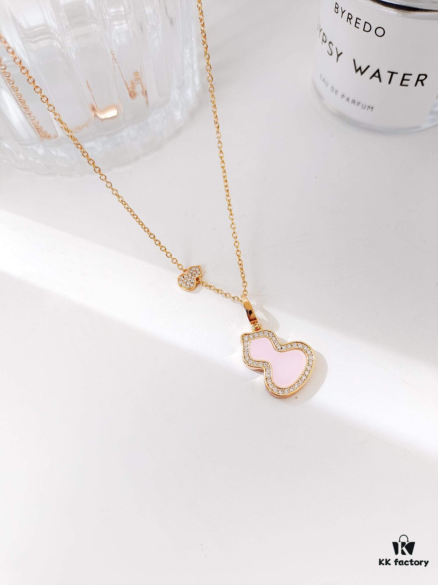 Exquisitely Crafted Gourd Pendant Necklace with Hand-Set Stones, V-Gold Material, Unique Design