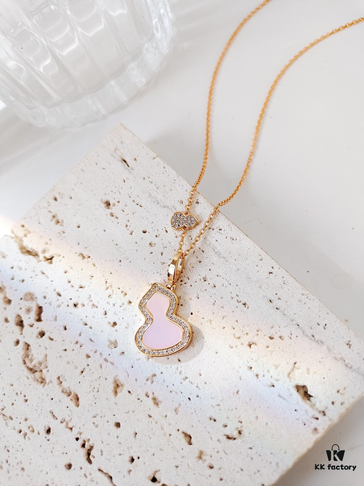 Exquisitely Crafted Gourd Pendant Necklace with Hand-Set Stones, V-Gold Material, Unique Design