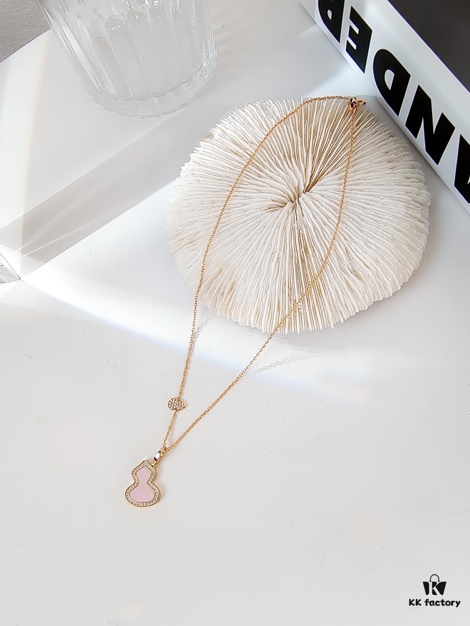 Exquisitely Crafted Gourd Pendant Necklace with Hand-Set Stones, V-Gold Material, Unique Design