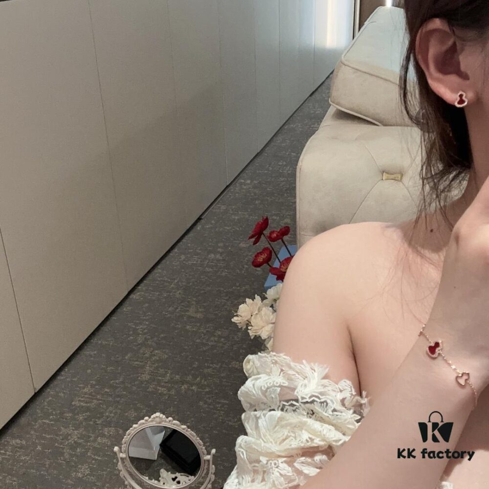 Qeelin Qilin Gourd Red Agate Bracelet and Earrings Set