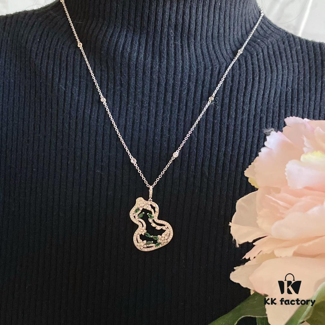 Kirin Flower Vine Green Jade Gourd Necklace, Wearing Qeelin Wulu Lace Gourd Adorns the Overall Look with Magnificent Elegance and Graceful Bloom
