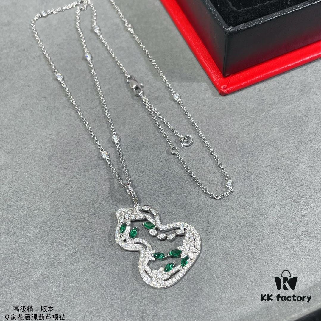 Kirin Flower Vine Green Jade Gourd Necklace, Wearing Qeelin Wulu Lace Gourd Adorns the Overall Look with Magnificent Elegance and Graceful Bloom