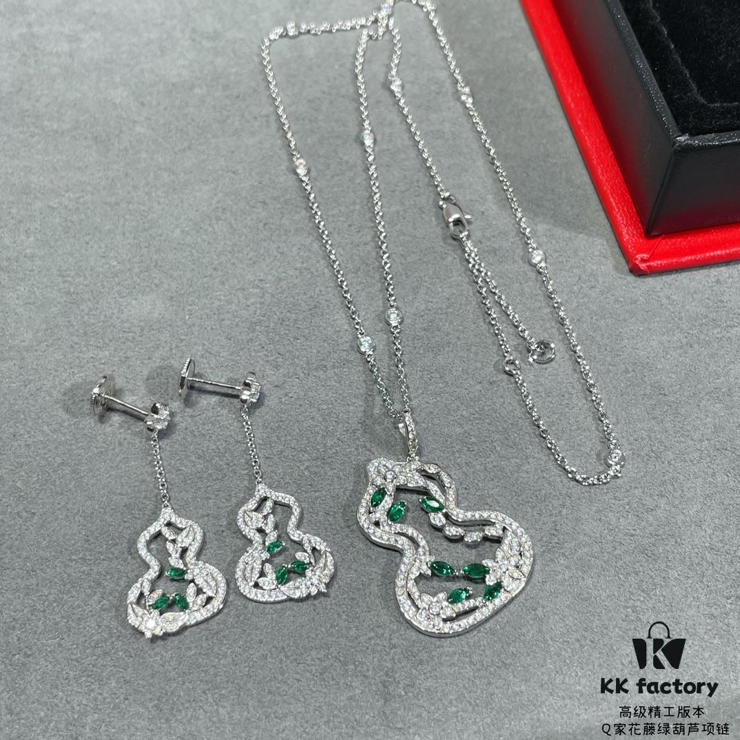 Kirin Flower Vine Green Jade Gourd Necklace, Wearing Qeelin Wulu Lace Gourd Adorns the Overall Look with Magnificent Elegance and Graceful Bloom